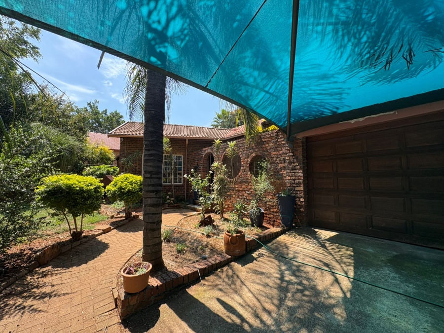 3 Bedroom Property for Sale in Safari Gardens North West